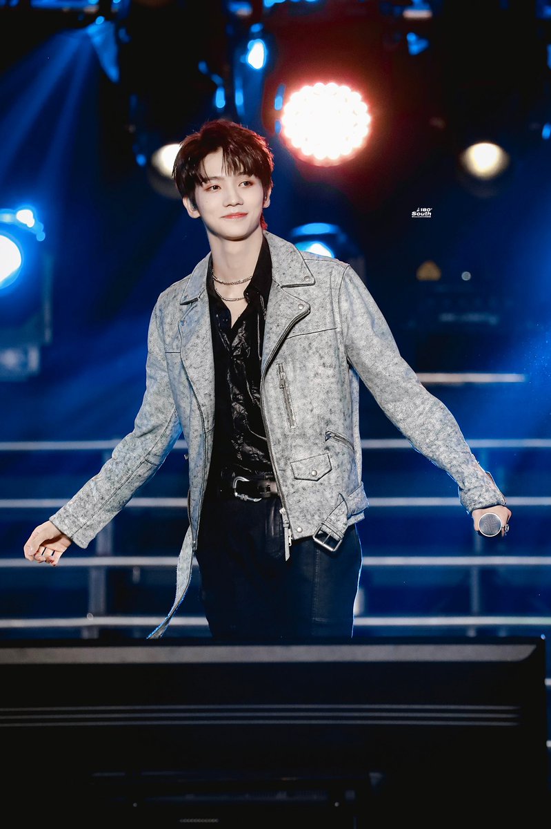 lyzarchive's tweet photo. 21.07.25 | Super Music Festival

© 180度以南·罗一舟

#罗一舟 #LuoYizhou https://t.co/qKls3IQR8B