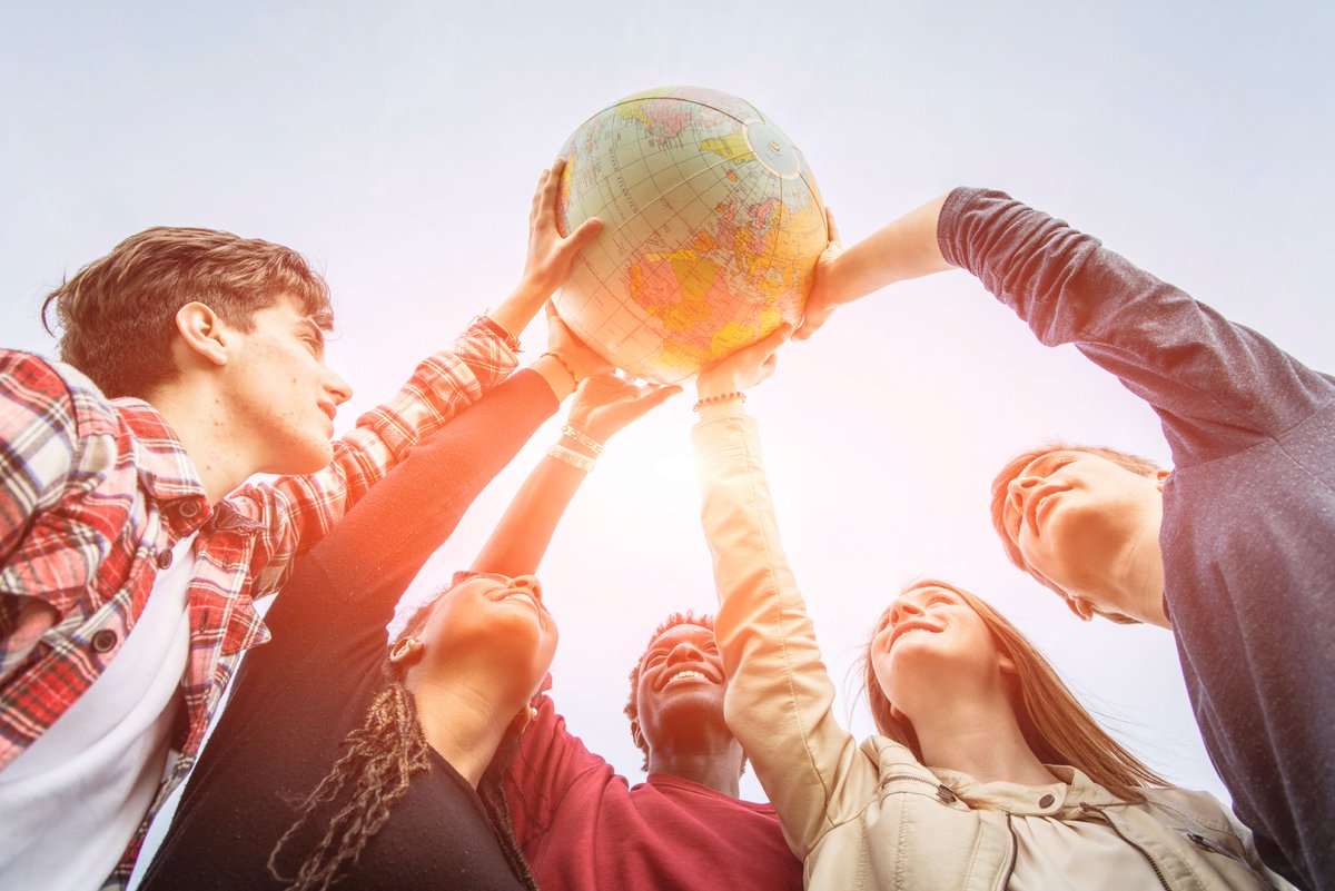 ist_'s tweet photo. Urlaubsfreundschaften sind die besten!🌍🧑‍🤝‍🧑 Wenn du diesen Sommer mit iSt verreist, kommentiere dein Reiseziel &amp; Startdatum. So kannst du schon vor der Reise deine Travelbuddies kennenlernen! 😊❤️ https://t.co/e1DpVOb2AI