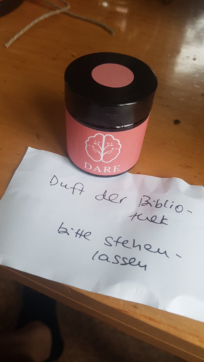 riechexperiment's tweet photo. Ich hab 4 Tage lang in der @StadtBibMuc Neuhausen den Duft der #Bibliothek eingefangen. Jetzt brauch ich natürlich weitere Bibliotheken zum Duftvergleich. Wer hat Vorschläge? https://t.co/HSr9IPnmhm