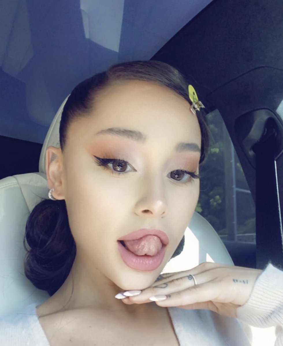 moonlightdollz's tweet photo. ariana https://t.co/3BshwdBDnw