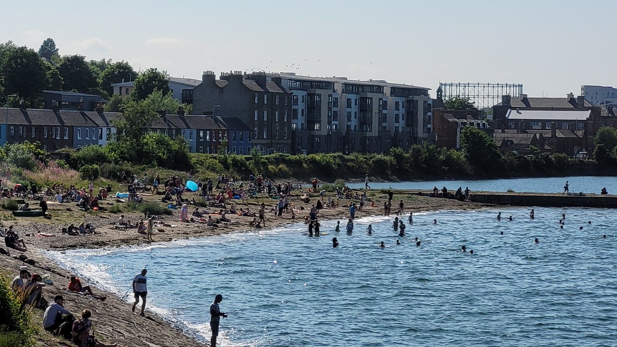 wardiebaybeach's tweet image. I'm not being funny, but if you're simply passing #WardieBay and count 40+ people in the water, I'd say that's a #BathingWater beach. Any delay to include it as such is simply embarrassing, not to mention neglectful... #WardieBay4BathingWater