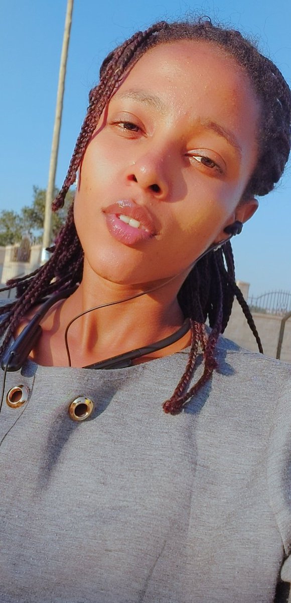 AlbaWarida's tweet image. Trying pics in the sun since it's a Sunday🤩🤩🤩🤩.
#filters