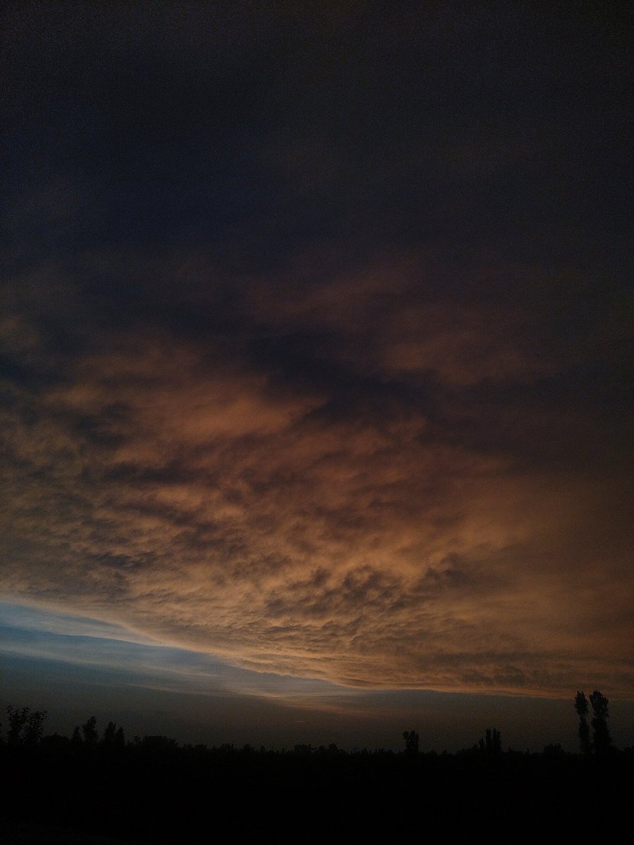Fawani__'s tweet photo. Looks like lava. https://t.co/EFOHNMLgMF