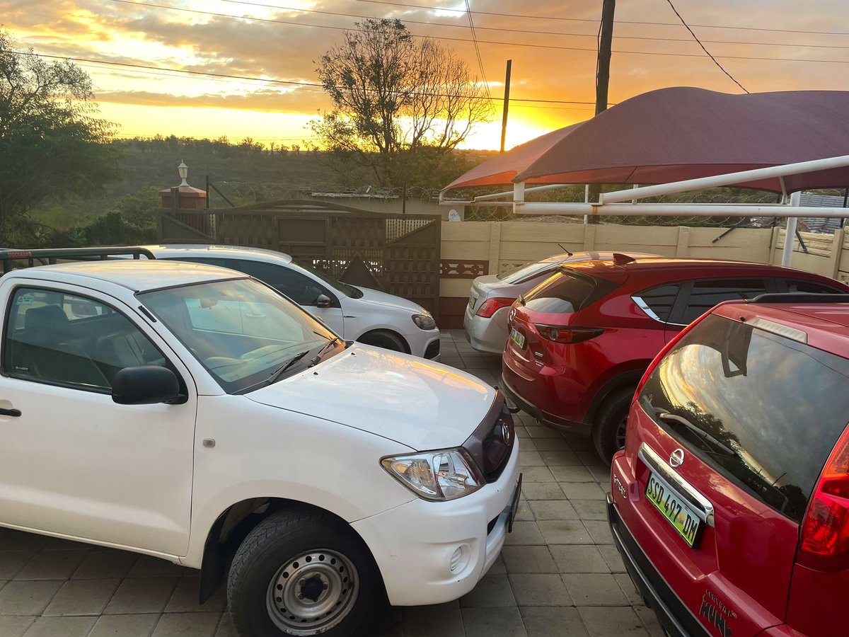 SparklinBeee's tweet image. Young Sunday Braai Chillas with ‘em buddies #BirthdayGirl #9July🎂🎁🥂🥂 #JulyBaby