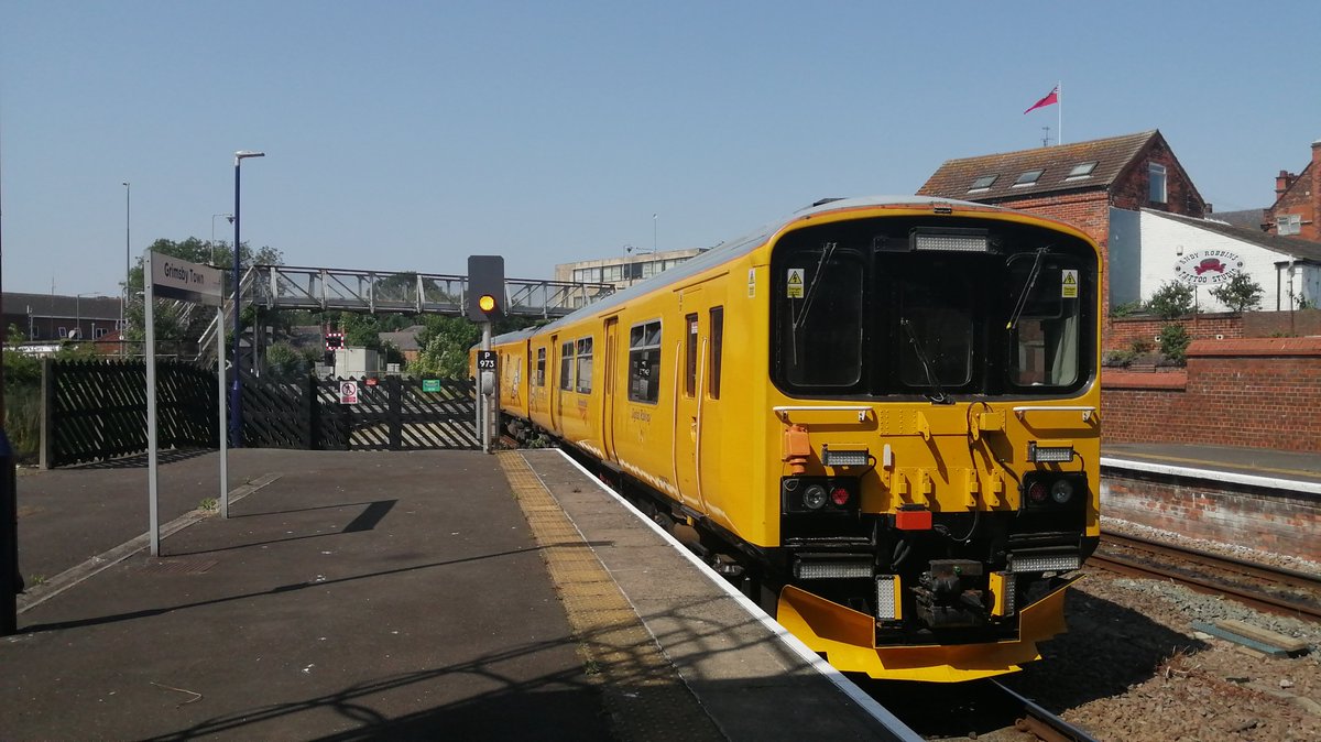 SamHoll23372446's tweet image. Network Rail class 950, 950001, seen departing Grimsby Town Railway Station working 2Q08 Doncaster West Yard to Doncaster West Yard on Wednesday 21 July 2021 #Class950 #NetworkRail