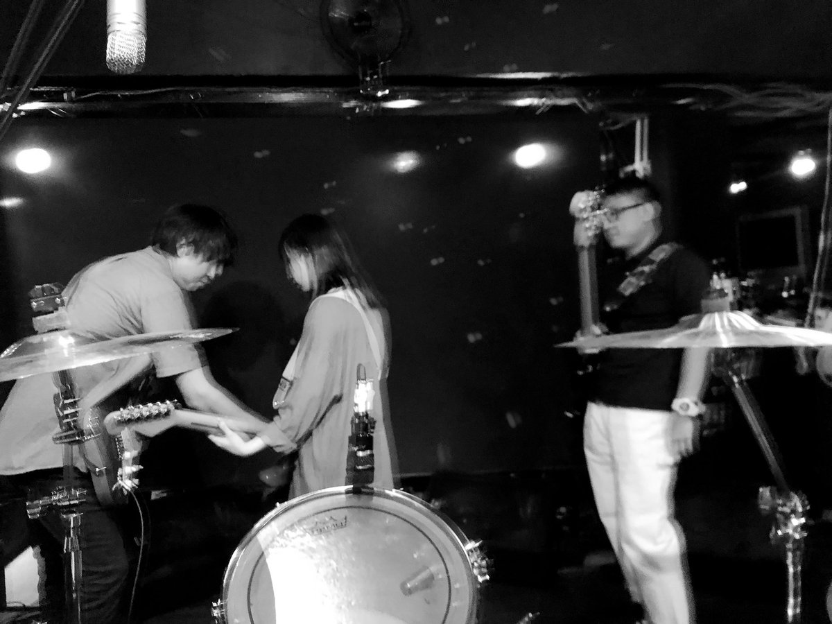 本日はソリレスのバンド結成して初めてのライブでした！メンバー緊張してましたがとっても楽しく演奏させていただきました☺️✨
あらたさんライブにお誘いいただきありがとうございます！また、対バンさせていただいた方々、ライブを見に来てくださった方々ありがとうございました！