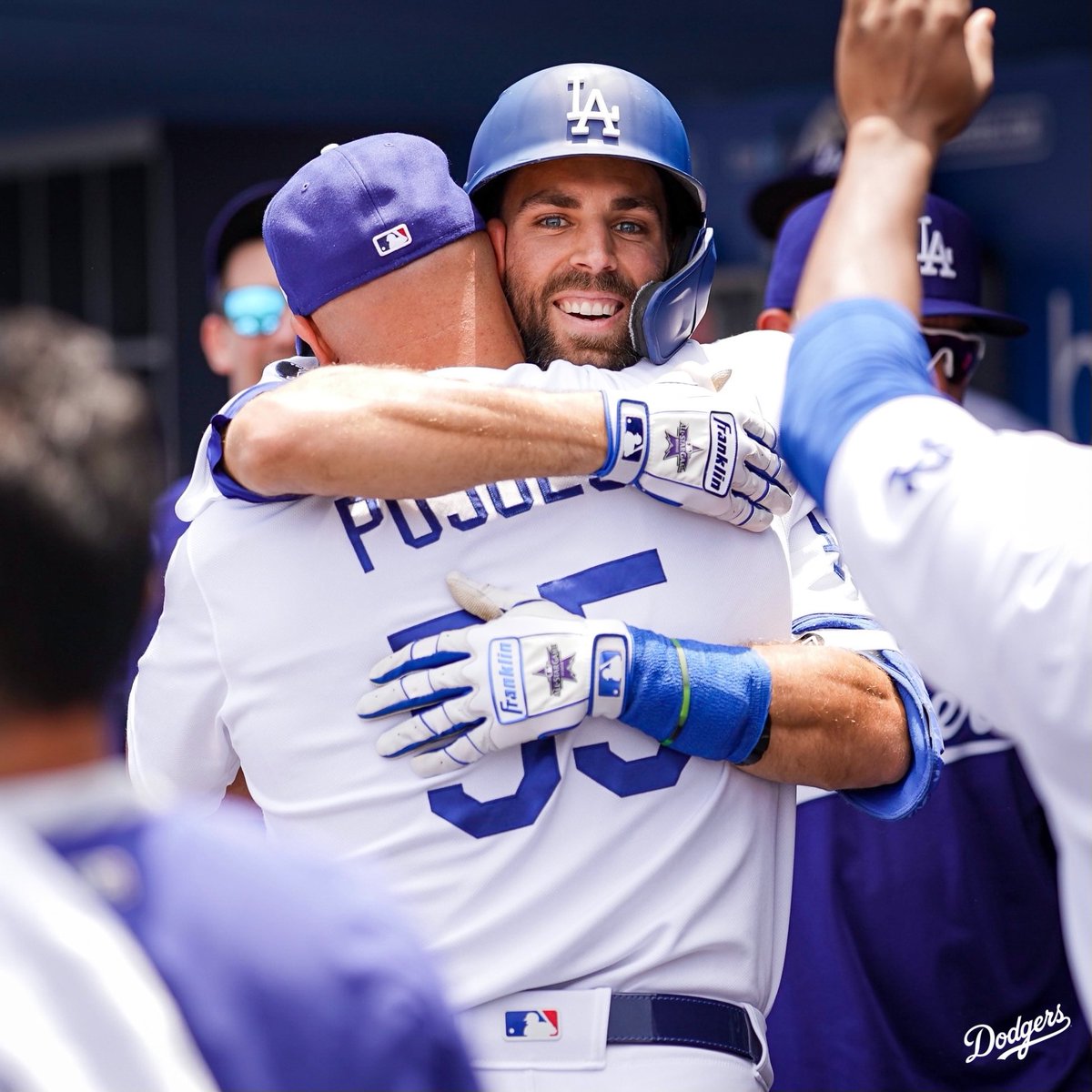 Dodgers Nation på X: Tío Albert hugs is the BEST home run