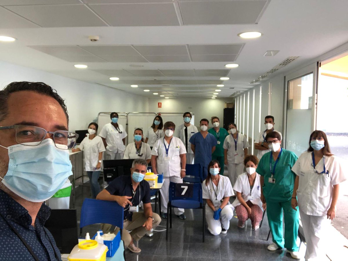 SanidadGobCan's tweet photo. 💉Acaba otro fin de semana en el que los equipos de #vacunación contra la #COVID19 han vuelto a demostrar su compromiso para que cada día estemos más cerca del objetivo. 

💞Muchas gracias a los profesionales y a los ciudadanos que acuden a vacunarse por hacerlo posible👏🏽👏🏽👏🏽 https://t.co/m1RbQproKs