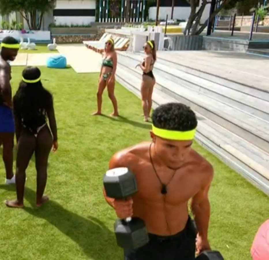 caltonic's tweet photo. I still refuse to believe this happend cause 😭😭😭 #LoveIsland https://t.co/44ghyzUhad