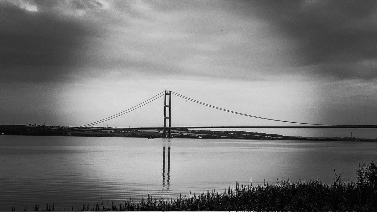 sheppellcoite's tweet photo. Not a bad view for a quick break....
#riverhumber #humberbridge #calmwaters #mirrorwater #reflections #hessle #hull https://t.co/0ONtSj6mvn