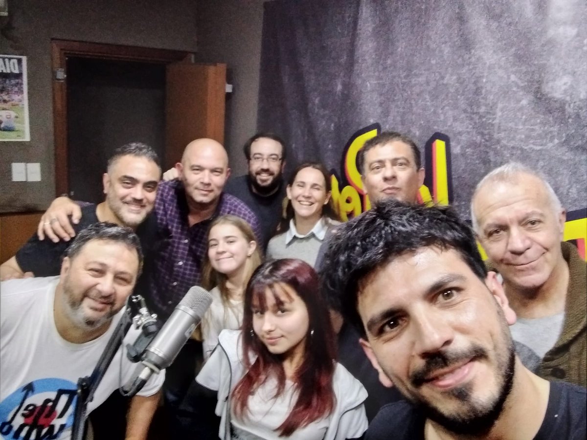 🎊Feliz Domingo les desea la Familia del SA:

🤟🏽Para toda la Familia Submarinista!

🌐 Somos Uno.

📻🎶🎶🎶🎶🎶🎶🎶🎶🎶

#domingo #familia #juntos #somosuno #submarilloamarillo #radio