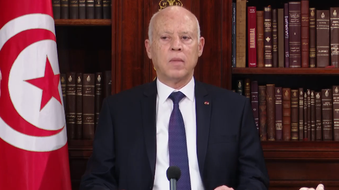 #Tunisia: President Kais Saied has decided after an emergency meeting with senior military and security officials Sunday evening to freeze the parliament, lift all MPs' immunity, assume the presidency of the executive and dismiss Prime Minister Hichem Mechichi. #TAP_En