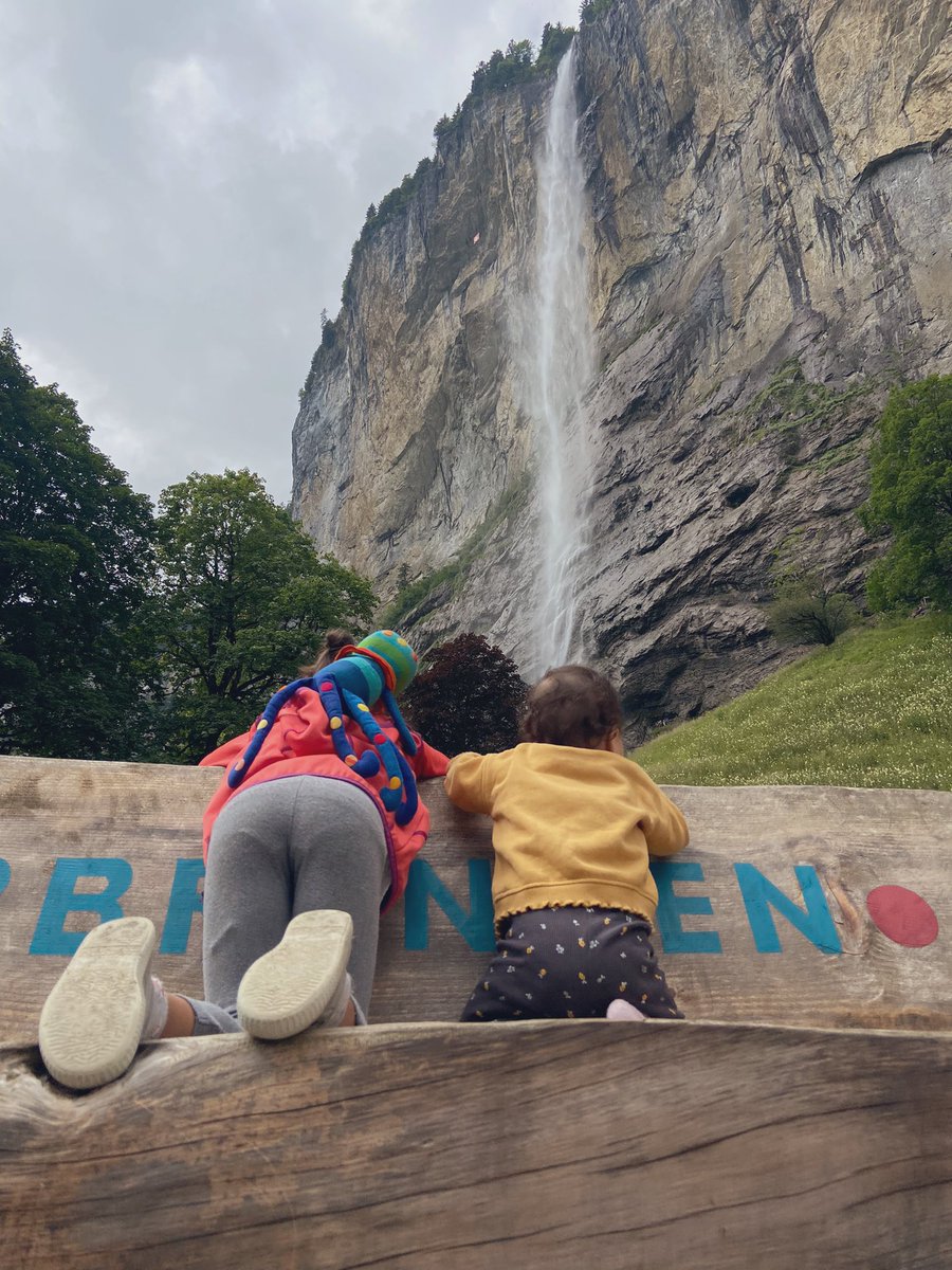 NoraEtaGar's tweet photo. Zenbat ur erortzen da Lauterbrunnen inguruetan! Hortik bere izena: iturri zaratsatsuak! https://t.co/RxxWv30OI8