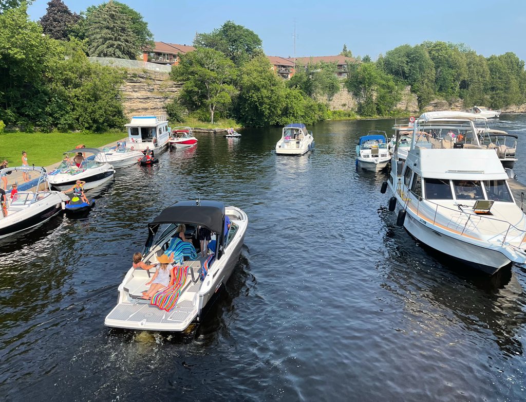 fenelonbrewco's tweet photo. Beautiful day at #lock34. โ๏ธ๐ฅ๐
Lock 34 was built in 1963, and remains one of the busiest locks on the #TrentSevernWaterway.
#fenelonbrewco #fenelonfalls #kawarthas #drinklocal #shoplocal #craftbeer #thekawarthas #supportlocal #explorefenelonfalls #shopsmall https://t.co/rUVlhOJ1K4