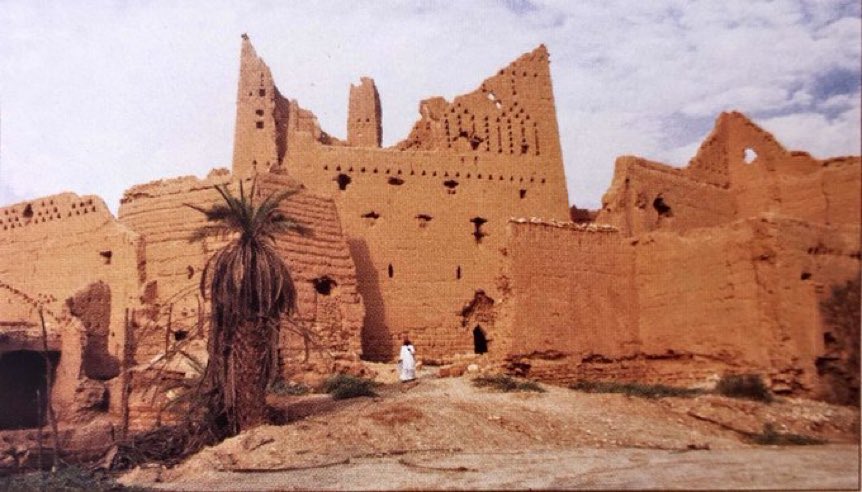 NajdNewsNet's tweet photo. #قصرسلوى:
مقر أئمة #آل_سعود طوال حكم الدولة السعودية الأولى ويعتبر أكبر قصور #الدرعية على الإطلاق ويتكون من خمس وحدات شيدت على فترات متعاقبة، وكان القصر حصناً منيعاً وواجهة لحي الطريف، وبجوار القصر ��ن الشرق بيت المال ومسجد وسبالة موضي ومن الشمال جامع حي #الطريف، https://t.co/yH4y18nUXZ