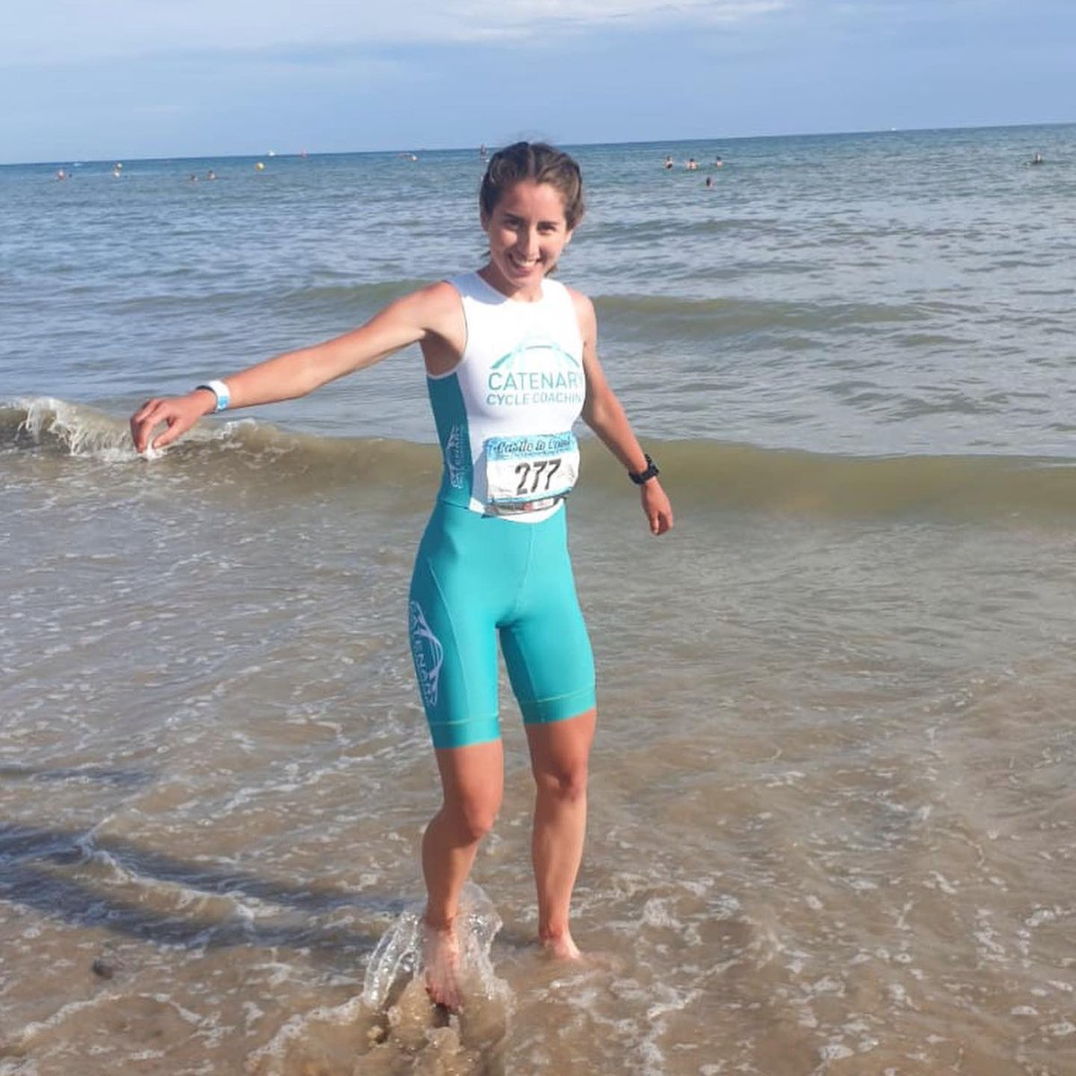 JencarterT's tweet photo. *Castle to Coast*
Thoroughly enjoyed my first ever middle distance triathlon 🤩 
A tough, hilly course, but with epic views: 1.9 k 🏊🏼‍♀️ in Dorney, 108 k 🚴🏻‍♀️ to Ditchling Beacon, then a 22 km trail🏃🏻‍♀️ to Brighton. 2nd fastest female! Love my new trisuit ⁦⁦⁦@CatenaryCoach⁩ https://t.co/iW1E360gBD
