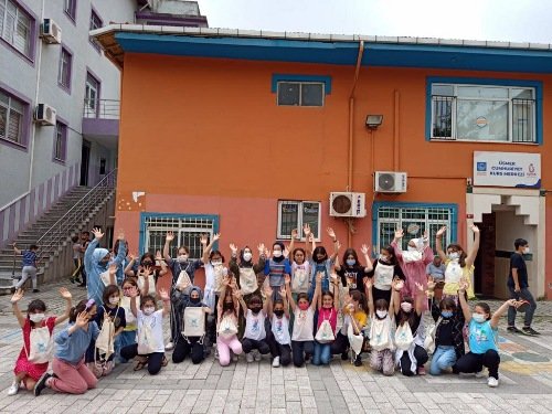 Eğlenerek öğrendiğimiz Yaz Okulu heyecanına, kaldığımız yerden devam ediyoruz!

Sınırsız bir yaz, sınırsız bir macera ile TÜGVA'da #BirYazBinGelecek! 🤩