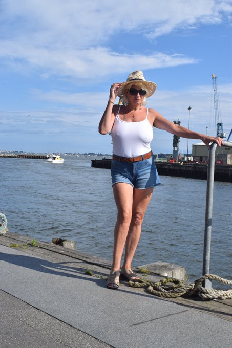 Out and about in town yesterday. https://t.co/QgqhZHTBu3<a href="/tag/adultwork"class="tags"><span>#adultwork</span></a>