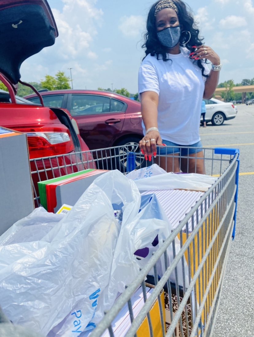 TheNickyProject's tweet photo. Never mind the shivay toshoneh(messy hair), had shifoneh (Unironed clothing), chipped nail polish or even the mask that is doing a number on my face. Mama is at work for her babies. All 400+
#thenickyprojectschoolsupplydrive🇩🇲❤️

Last day to donate: July 30
DA🇩🇲 bound: July 31 https://t.co/64DNDSBb6y
