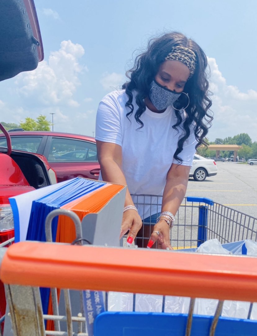 TheNickyProject's tweet photo. Never mind the shivay toshoneh(messy hair), had shifoneh (Unironed clothing), chipped nail polish or even the mask that is doing a number on my face. Mama is at work for her babies. All 400+
#thenickyprojectschoolsupplydrive🇩🇲❤️

Last day to donate: July 30
DA🇩🇲 bound: July 31 https://t.co/64DNDSBb6y