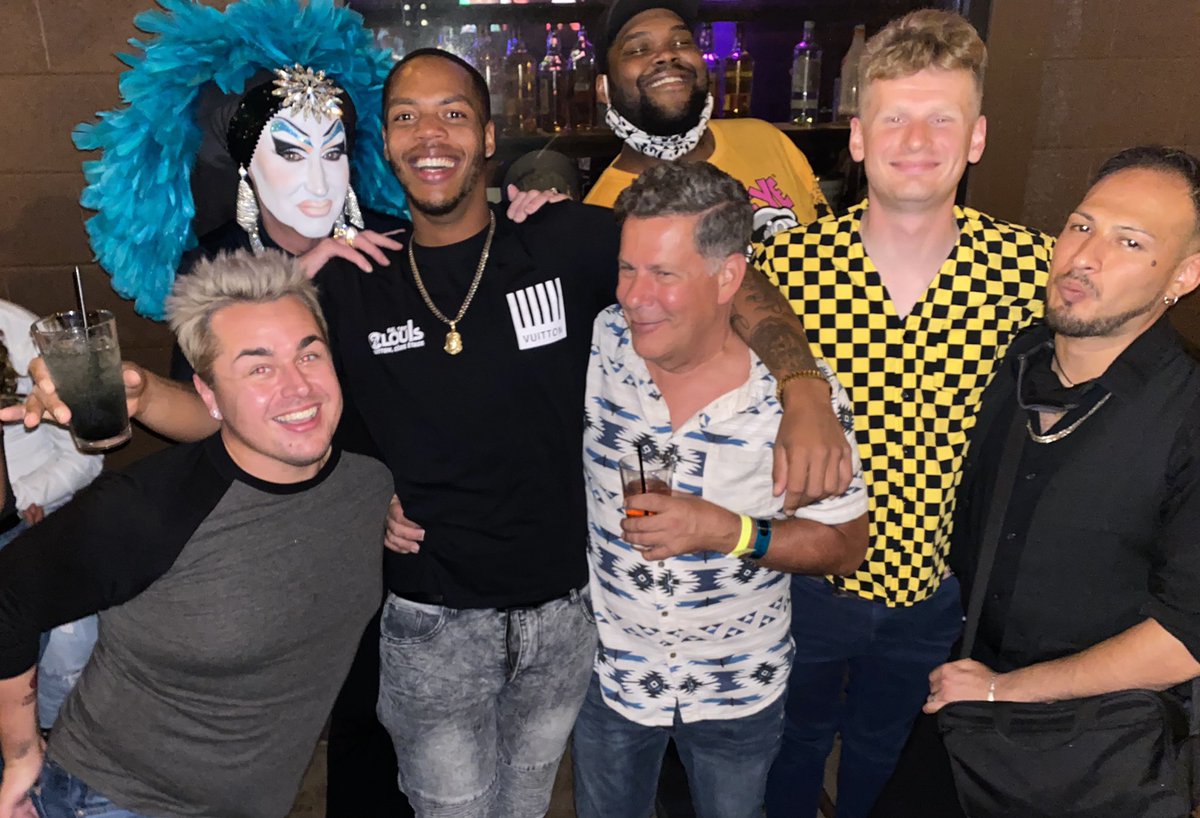 SisterRoma's tweet photo. Thank you for the ❤️🧡💛💚💙💜 last night Reno! @GusPresents #BOYBAR #splashreno https://t.co/jZywQVkhP6
