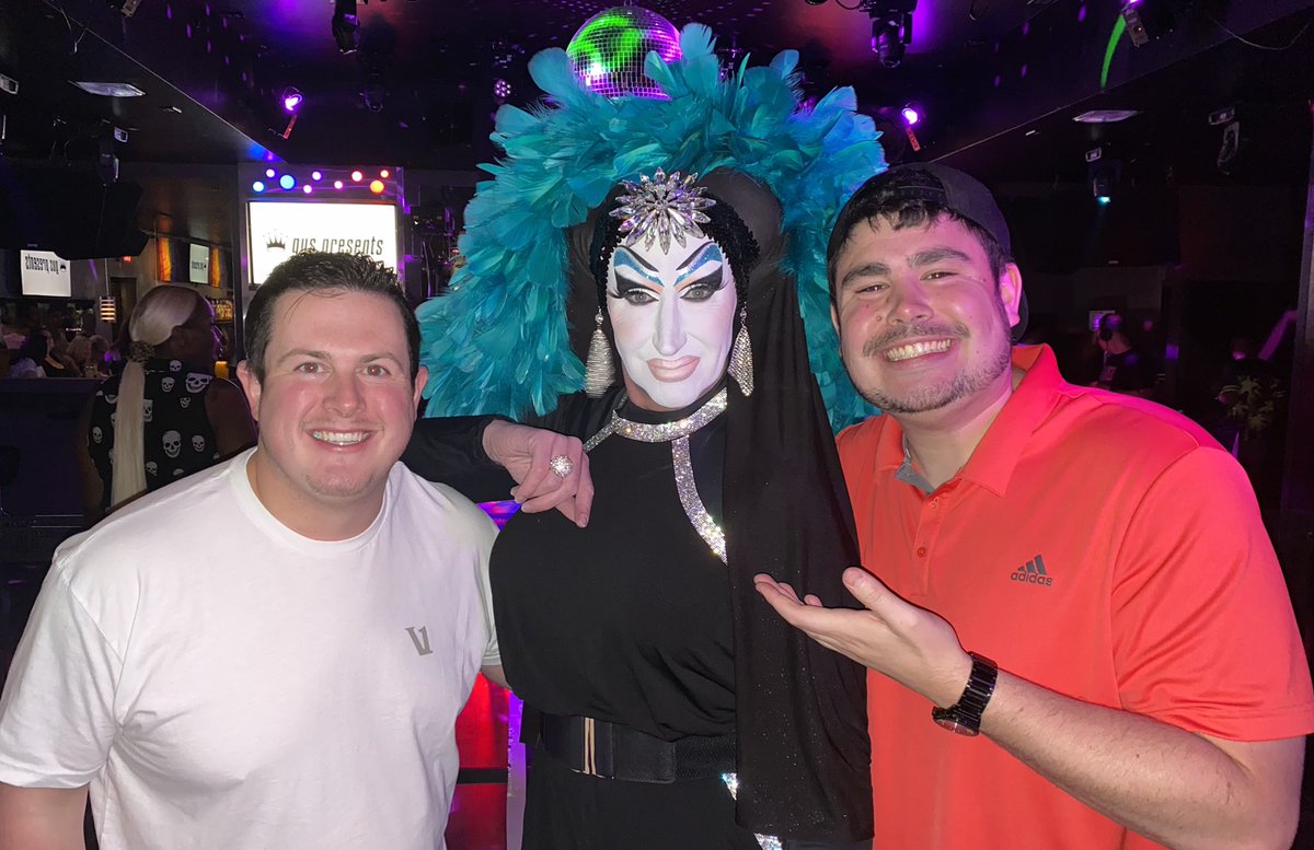 SisterRoma's tweet photo. Thank you for the ❤️🧡💛💚💙💜 last night Reno! @GusPresents #BOYBAR #splashreno https://t.co/jZywQVkhP6