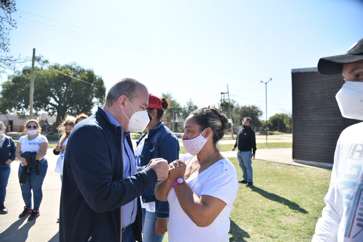 gacanteros's tweet photo. En cada barrio que visitamos recibimos la energía positiva de todos los vecinos y las vecinas que sueñan con una #Ciudad mejor y nos compromete a seguir trabajando con más fuerza que nunca. #LaCiudadQueQueremos esta muy cerca, el momento #EsAhora . https://t.co/01RpXwD1or