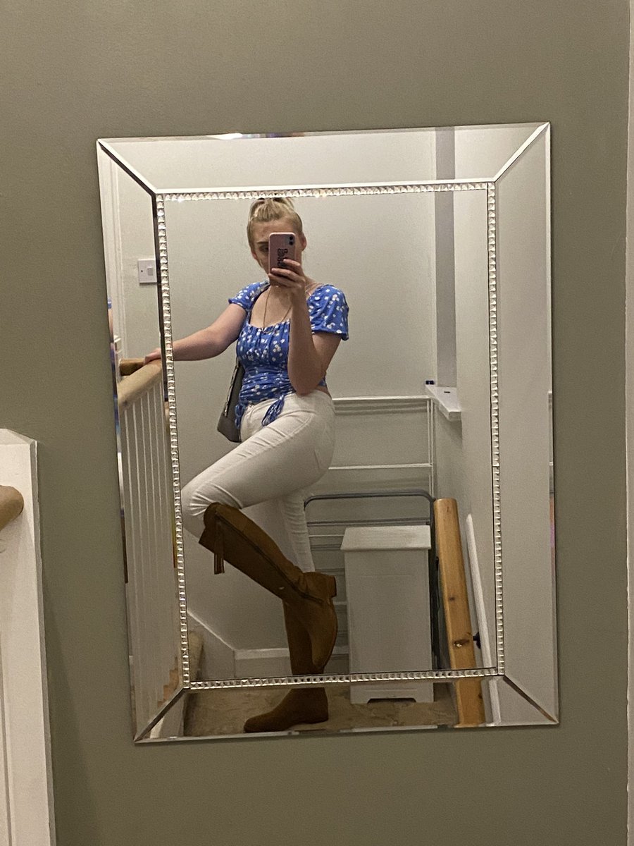 Rocketserver16's tweet image. Fairfax and favour boots I’m in love with them @fairfaxandfavor