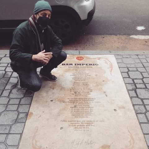 LeoBruSummer's tweet photo. Me encontré esta placa maravillosa en Av. Callao. Se avecina algo muy lindo en Caba para difundir mi musica. Especial de jamón 🥂.
#barimperio #avcallao #hayunlugar #especialdejamón #miguelmateos #rocknacional #cabamúsica #rock #pop #shananana #mateos #eljefe #leobruno #callao https://t.co/dYWjwhAGTz