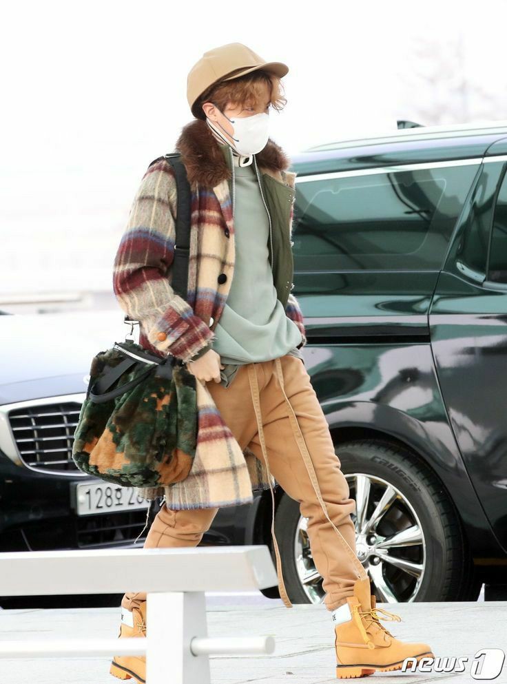 knjtokyoss's tweet photo. Vamos falar sobre o estilo incrível do hoseok. https://t.co/nDUcHU8sCP