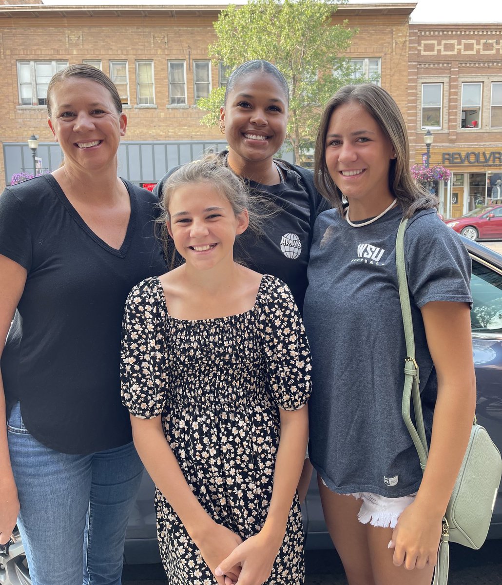 jagreeny's tweet photo. So excited we were able to spend some time with THE ⁦@JaiMims⁩ in Montana! Love all the amazing things she is doing as a professional volleyball player and young woman! ❤️ #GoCougs https://t.co/Oe2elfX6Hx