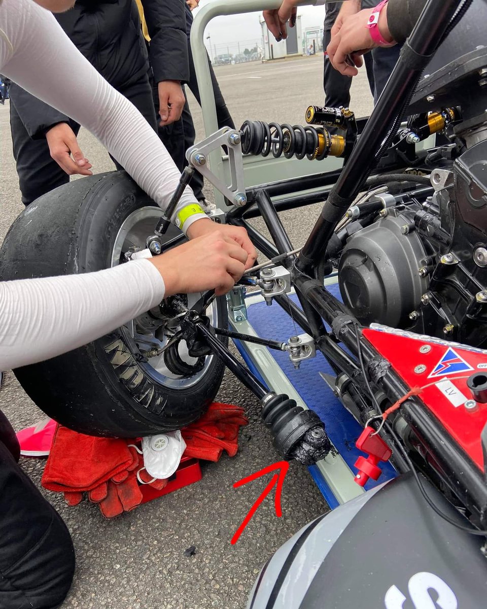 Fake Ted Kravitz tweet media