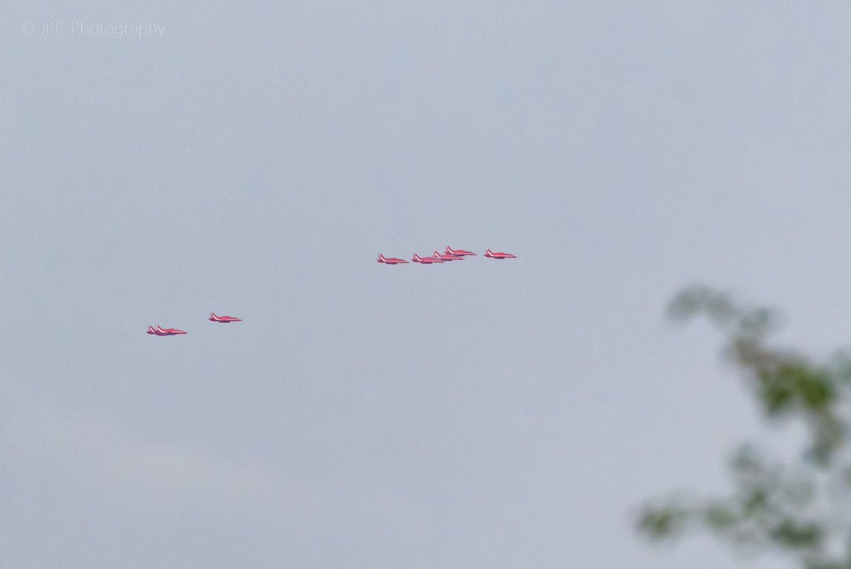jpcphotouk's tweet photo. Red Arrows over Cambourne. Made my day! 😊 @rafredarrows #duxfordairshow https://t.co/caoZfi3tvt