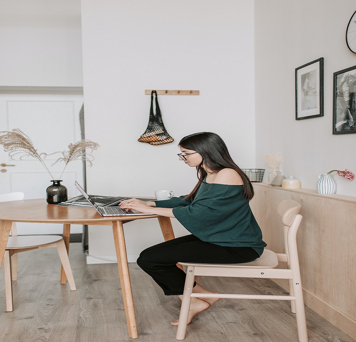 deskeplanner's tweet photo. Who is sitting on the chair? Check Here: https://t.co/ihZc41ergt........

#furniture #furnituredesign #designthinking #moderndesign #interiordesign #architecture #wellness #health #productivity #entrepreneurs #chair #office #workplace #COVID19 #USA #uk #sell #gaming #gamingchair https://t.co/AC4ggYezUV