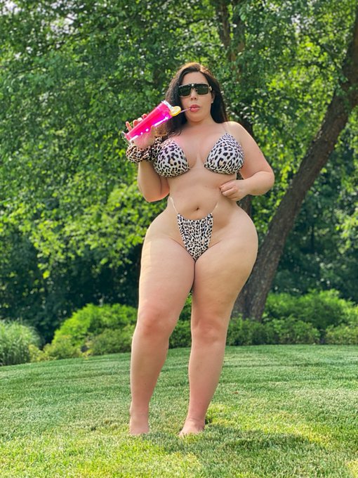 Top of my page for the greats 😘 https://t.co/qw2hERKegp