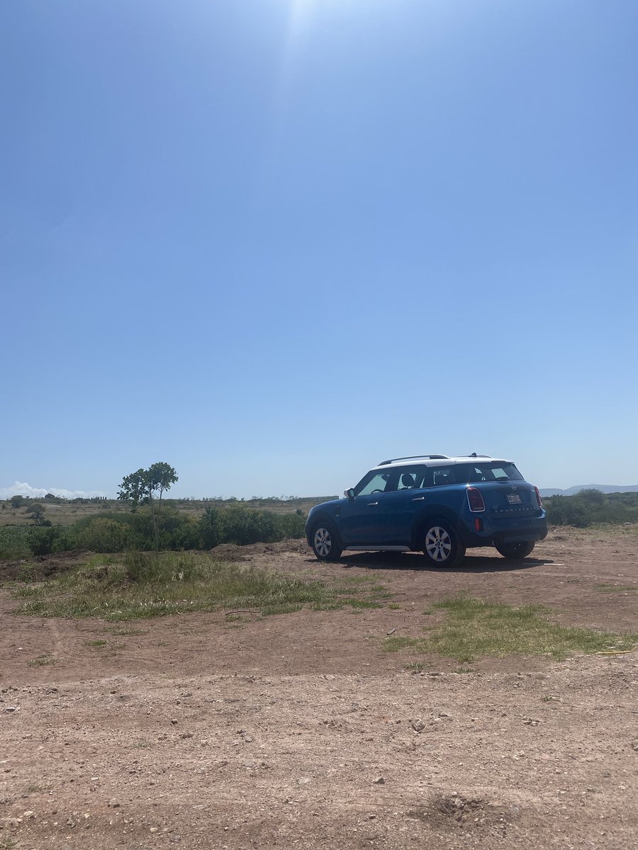 LKpuccino's tweet photo. 🚙💨 fuga @MINImexico 💙#BeMini https://t.co/Frr5D7H9PF