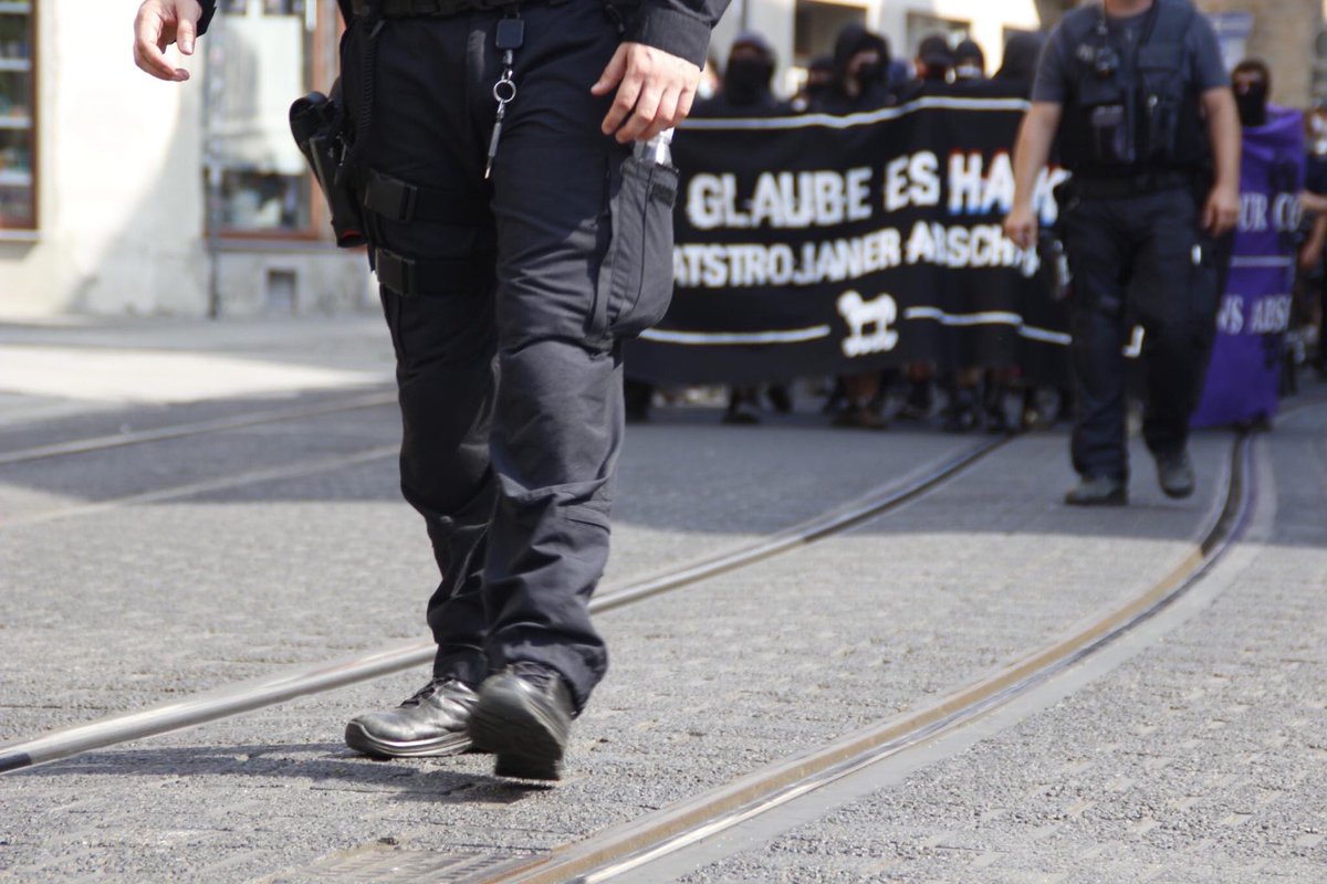 OAPHalle's tweet photo. Einige Eindrücke von der gestrigen Demonstration gegen #Staatstrojaner und #Verfassungsschutz in Halle.
#HAL2407 #Antifa https://t.co/FBfjLAeVTY