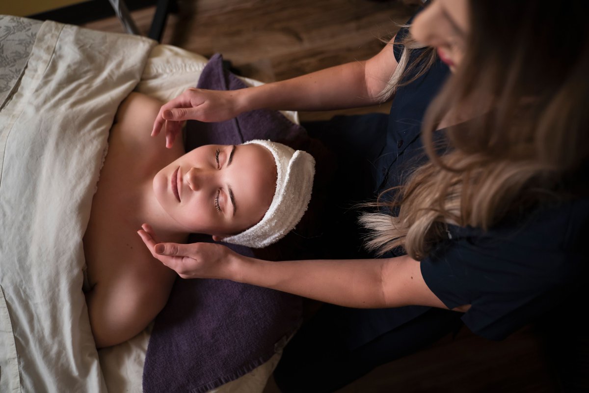 The perfect gift for anyone in your life — a gift card to Achieve Wellness Spa.

Buy now: buff.ly/3ahjz2J