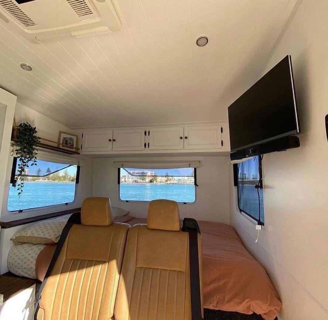 baara_a's tweet photo. Ik ben verliefd ๐ฅฐ ๐คฉ hier ga je toch graag mee op vakantie.
#vwmotorhome #retrorv #vw #camper https://t.co/4frynPxOwI