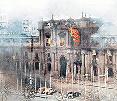 andres20ad's tweet image. Extremista es usar la violencia con fines políticos. Como hacer un golpe de estado. Apoyar una dictadura mientras viola los DDHH. Apoyar un modelo económico que ve al hombre como un bien de consumo, no como persona. Eso es la derecha, y nos acusa a nosotros de extrema izquierda.