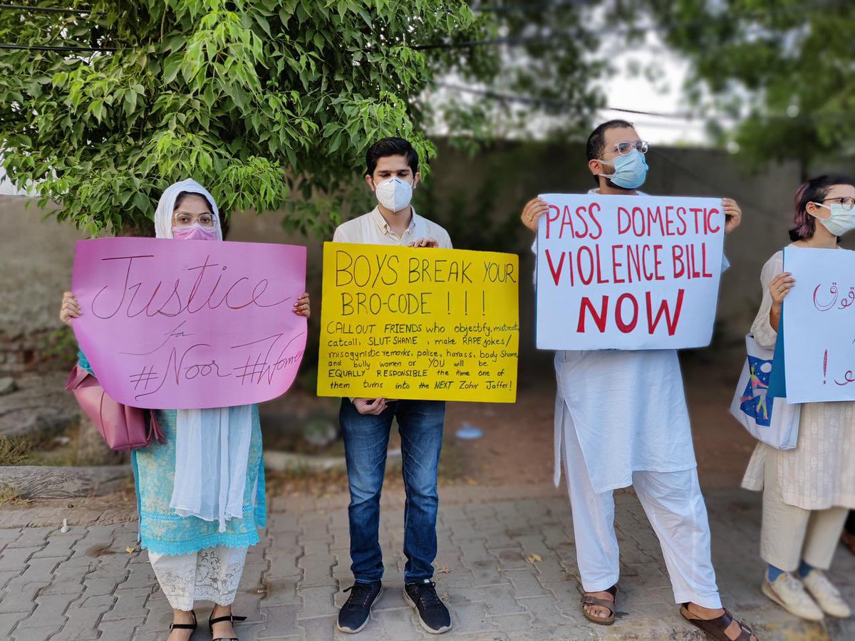 PSCollectiveMul's tweet photo. Glimpses from today’s protest against patriarchy at Press Club Multan. People demand justice for NOOR and all other victims of patriarchal crimes. Instead of capitulating in front of Far-right, the government should immediately pass the domestic violence bill. 

#justicefornoor https://t.co/beRtOhVm4V