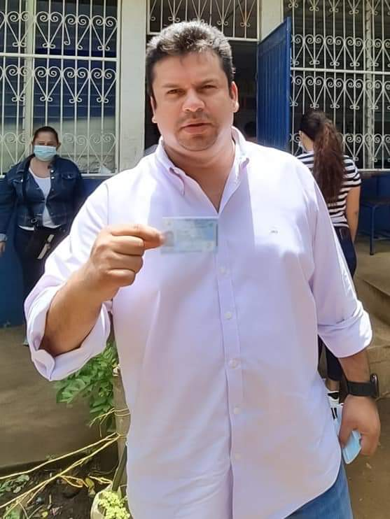 #Nicaragua || En este segundo día de verificaciones, acudió a su CV nuestro compañero Fidel Moreno, secretario general de la @managua_gob_ni 

Cumpliendo con su deber ciudadano y con la patria, #24Y25VERIFICANDONOSGANAMOSTODOS 
#FEP19
@ElCuervoNica