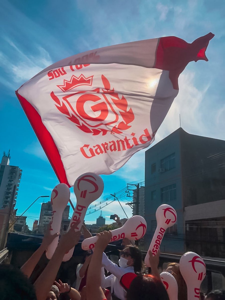 ComandoGalera's tweet photo. "Minha bandeira no ar
Ostenta a nossa cor
Explode felicidade meu amor..." 🥰🇦🇹❤
#citytourmanaus
#euamoparintins
#TorcidaOficial
#ComandoGarantido
#amazonbus
#nossapaixãoéogarantido https://t.co/1ddMoeFlBO