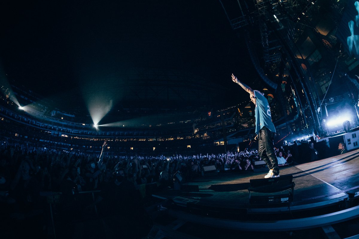 falloutboy's tweet image. we're doing it!! @HellaMegaTour in Dallas ruled 👍👍

📸 @ElliottIngham