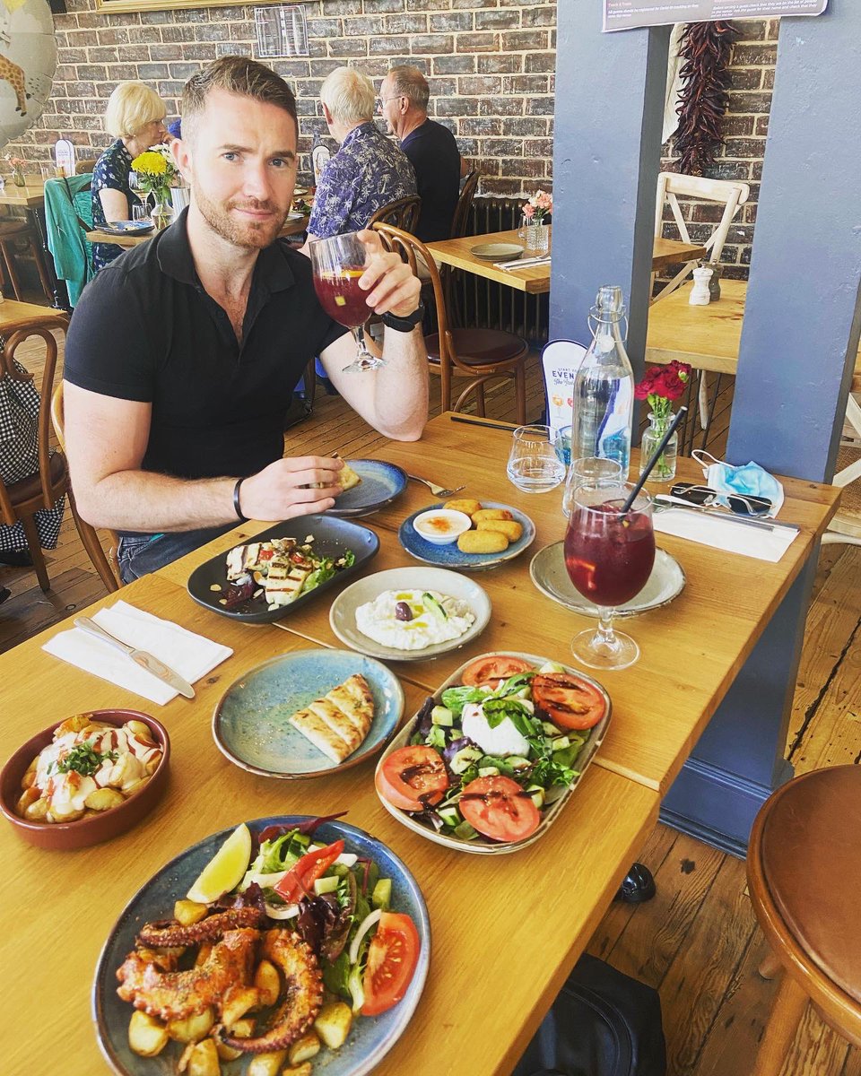 AstridWRainey's tweet photo. Got treated to some tapas from my brother after the worst week! Cheered me right up! #siblingdate #foodcoma #tapas #leith #edinburgh #lacasa https://t.co/VQh7gL6O5a