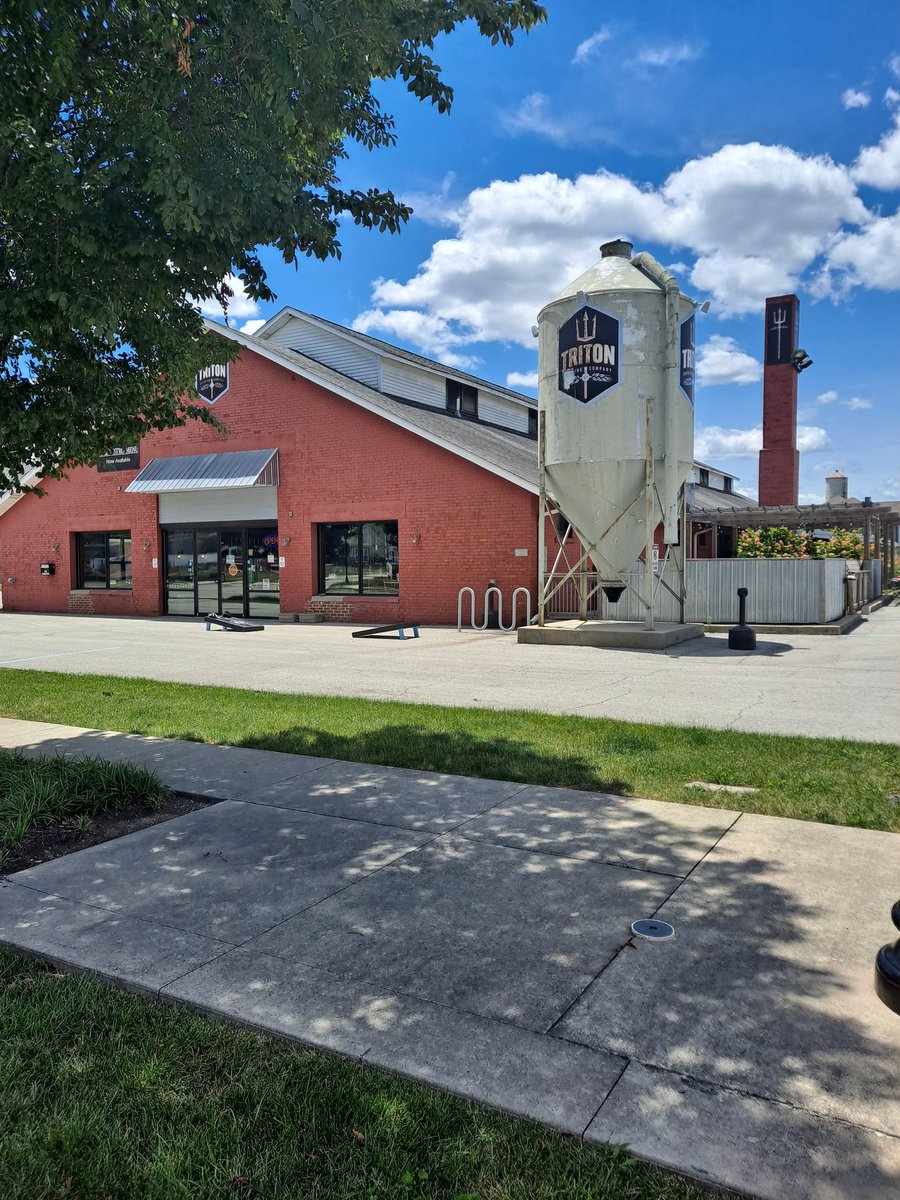 BeerBaron_Indy's tweet image. Looking (again) for #kitchenhelp. 
Legitimately premium pay. A lot of hours available. Minimum two days off a week. Shift meals, beer and an #amazingteam to work with. Come work for our #smallbusiness. We are very much a #family. #Bekind. Happy to train. Private message me.