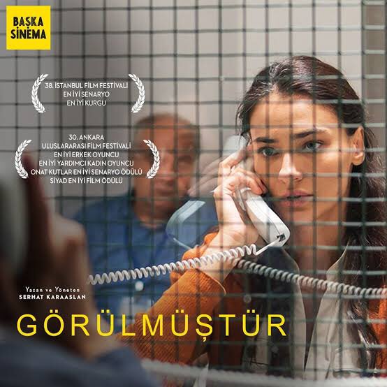 “Cezaevi duvarının dibinde olmak seçmediği bir yazgıydı. Seçmediği bir yazgının yükünü neden çektiğini sorguluyordu. Seçmediğimiz bir şeye kendi hatamız ya da başarısızlığımız gözüyle bakamayız diye geçirdi içinden…”

Film adı: Görülmüştür