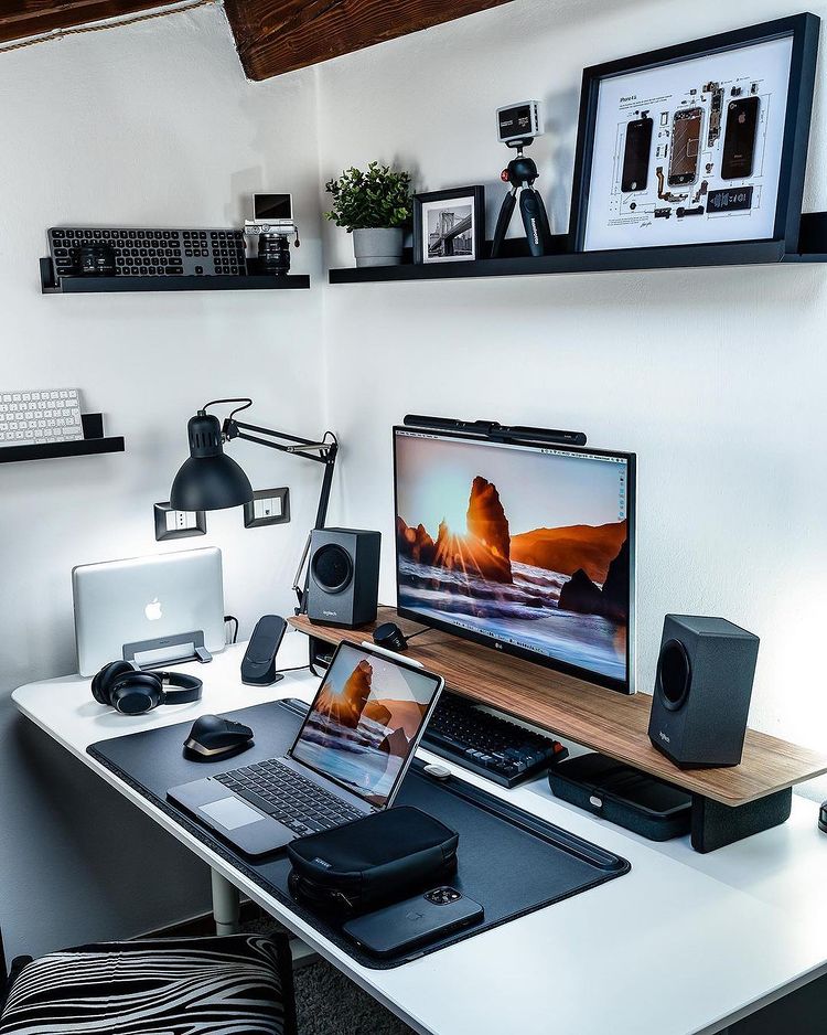 nipuntOfficial's tweet image. Which workstation you like more ? 
Comment Now..

#workstation #WorkFromHome #Developer #DesignersUnwind #Hackers #Trends