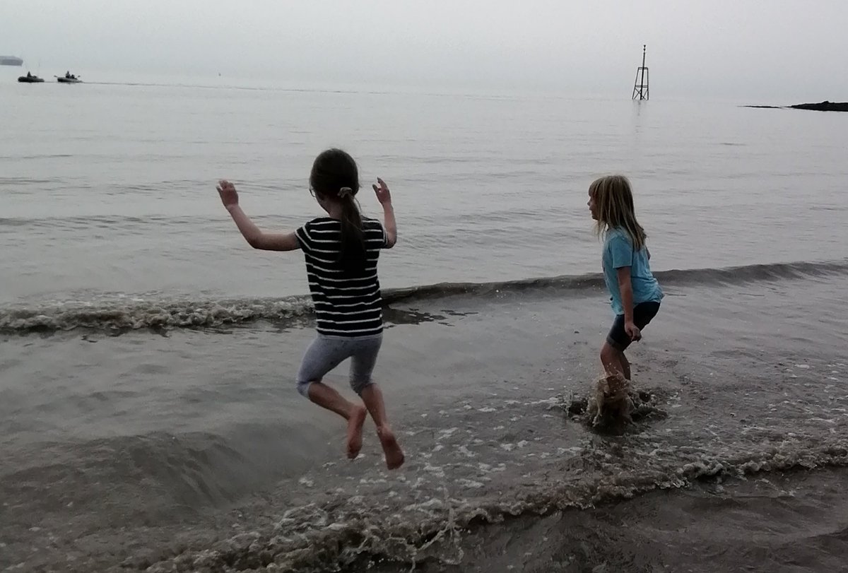 gilliehowells's tweet photo. All you need is your bestie and some waves.....
#theknap #ValeOfGlamorgan #beachgirls #wavejumping https://t.co/aCHDSJnlRw