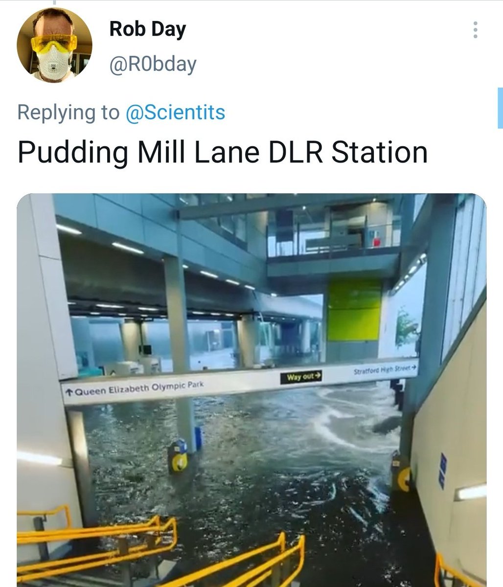 SunApology's tweet photo. The Sun dropping into your mentions asking to use and monetise your content - #LondonFlooding special!
👏 @R0bday https://t.co/bHH1Oz0oJY